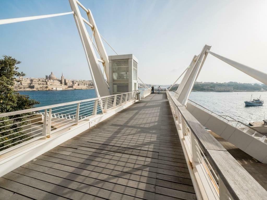 Gorgeous Apartment With Terrace In Fort Cambridge, Pool Sliema Dış mekan fotoğraf