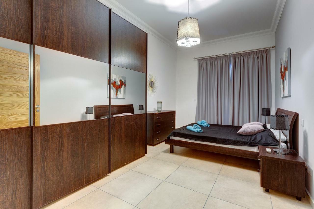 Gorgeous Apartment With Terrace In Fort Cambridge, Pool Sliema Dış mekan fotoğraf